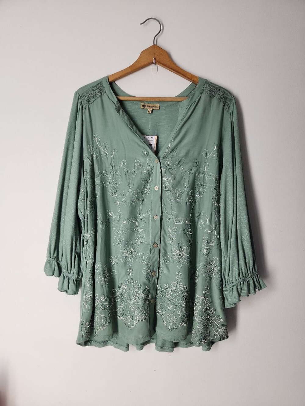 Democracy Sage Green Embroidered Button-Down Blouse top 3/4 sleeves sz 2X New